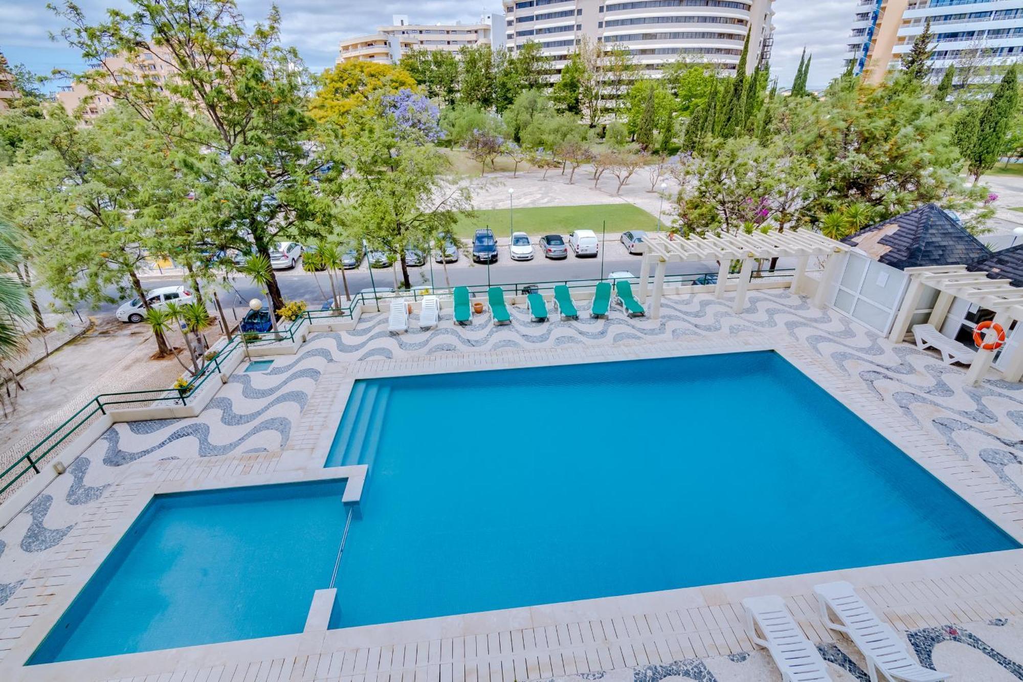 Tália - Pool&city Center - *